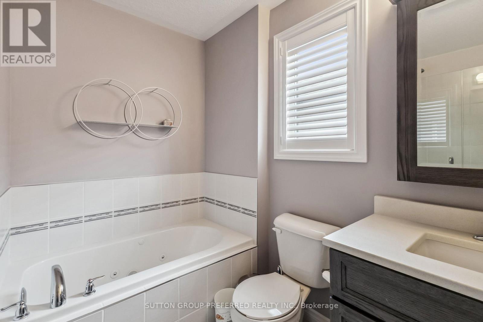 1852 Foxridge Crescent, London North, Ontario  N6G 0L7 - Photo 37 - X12173229