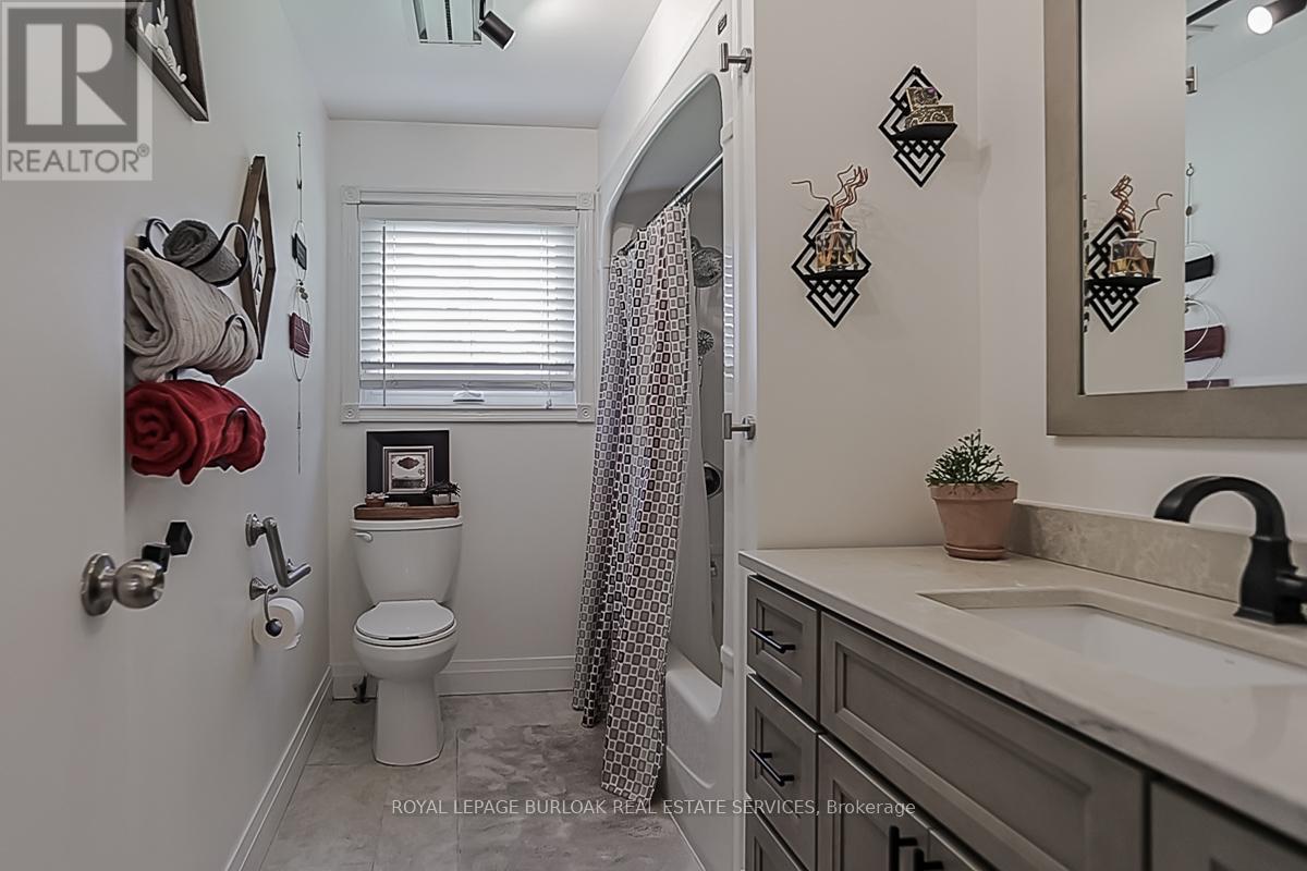 11 Weneil Drive, Hamilton, Ontario  L0R 1K0 - Photo 31 - X12167512