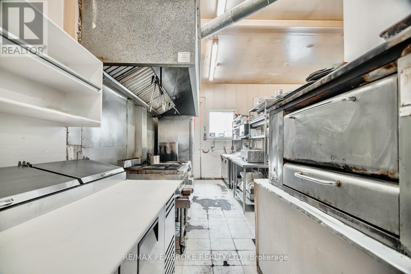 119 Pembroke Street W, Pembroke, Ontario  K8A 5M7 - Photo 20 - X12173107