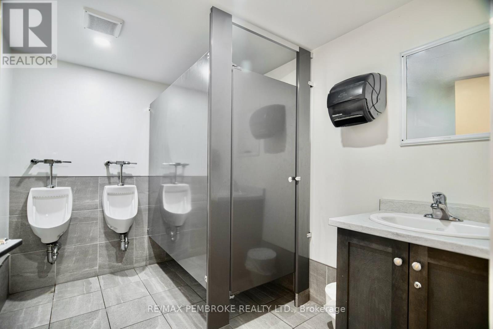 119 Pembroke Street W, Pembroke, Ontario  K8A 5M7 - Photo 24 - X12173107