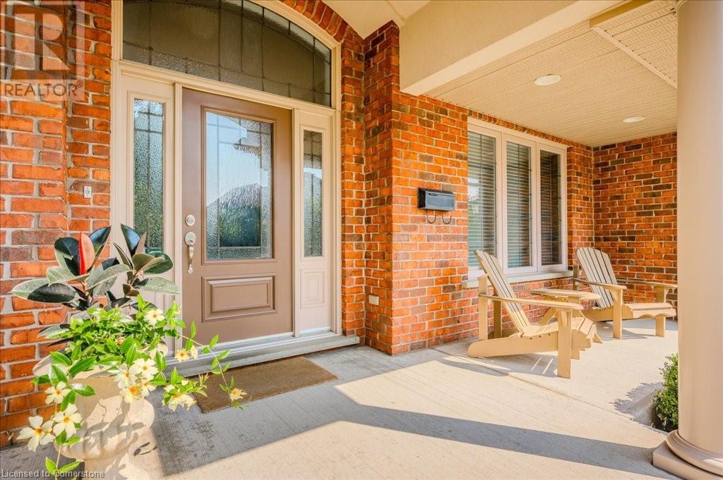 Property at 572 FALCONRIDGE Crescent image 3
