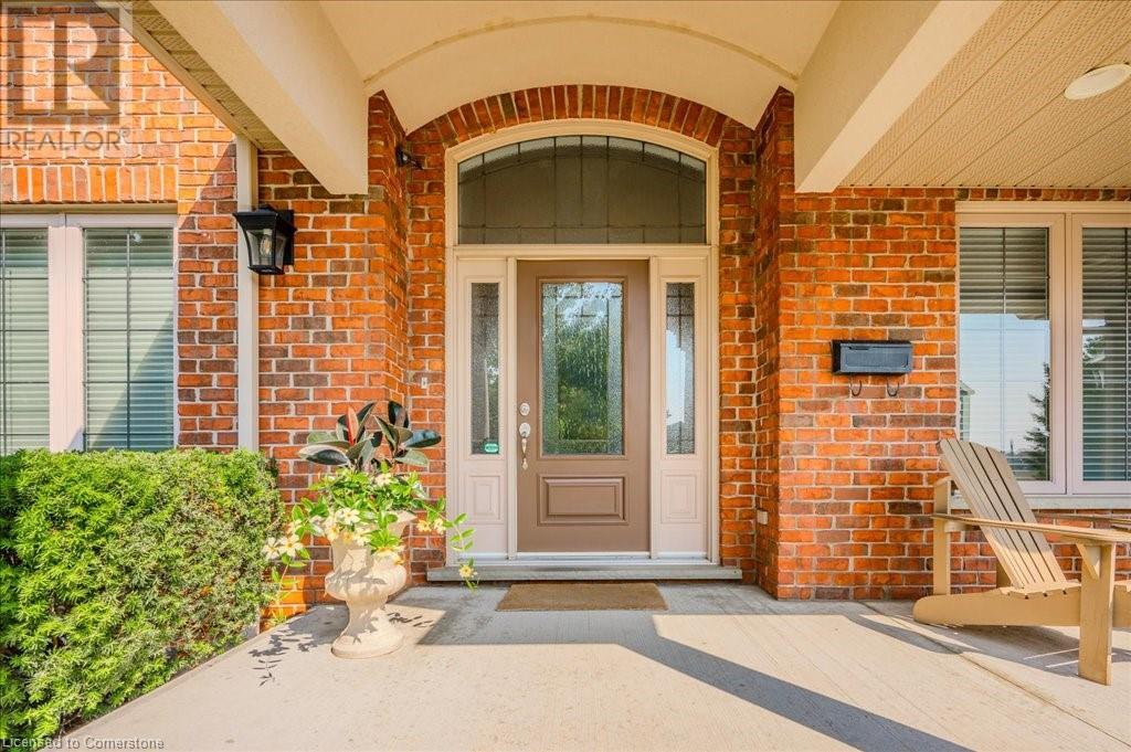 Property at 572 FALCONRIDGE Crescent image 4