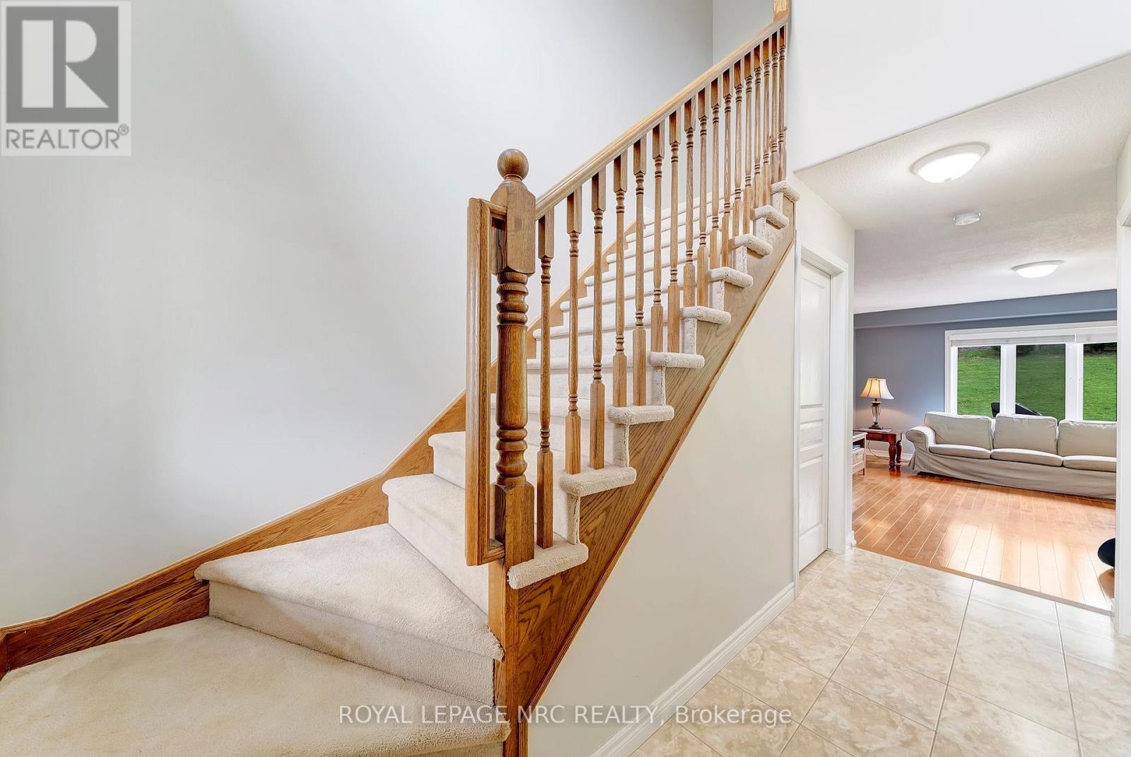 33 Plum Tree Lane, Grimsby, Ontario  L3M 5T5 - Photo 3 - X12173124