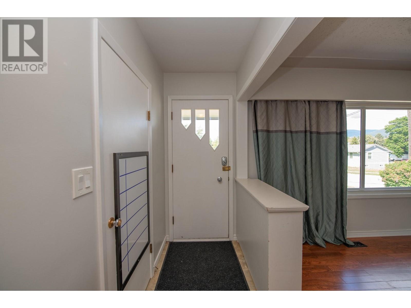 1704 25 Avenue, Vernon, British Columbia  V1T 1M7 - Photo 2 - 10349294