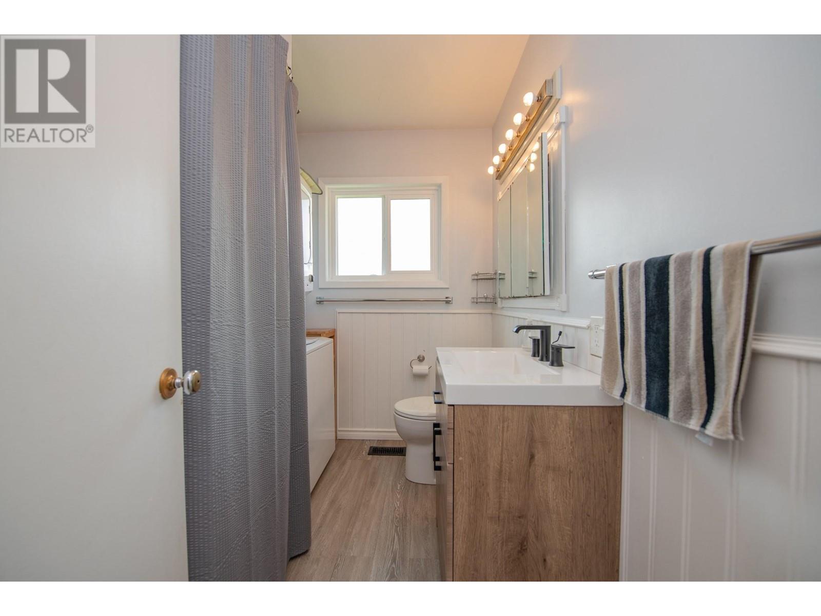 Property at 1704 25 Avenue image 3