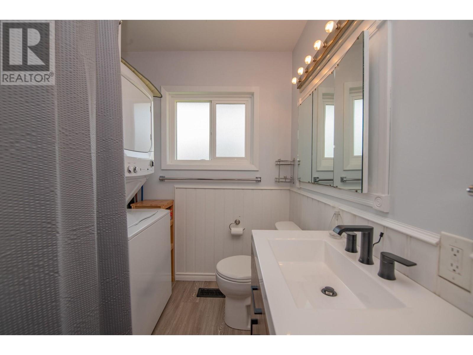 Property at 1704 25 Avenue image 4