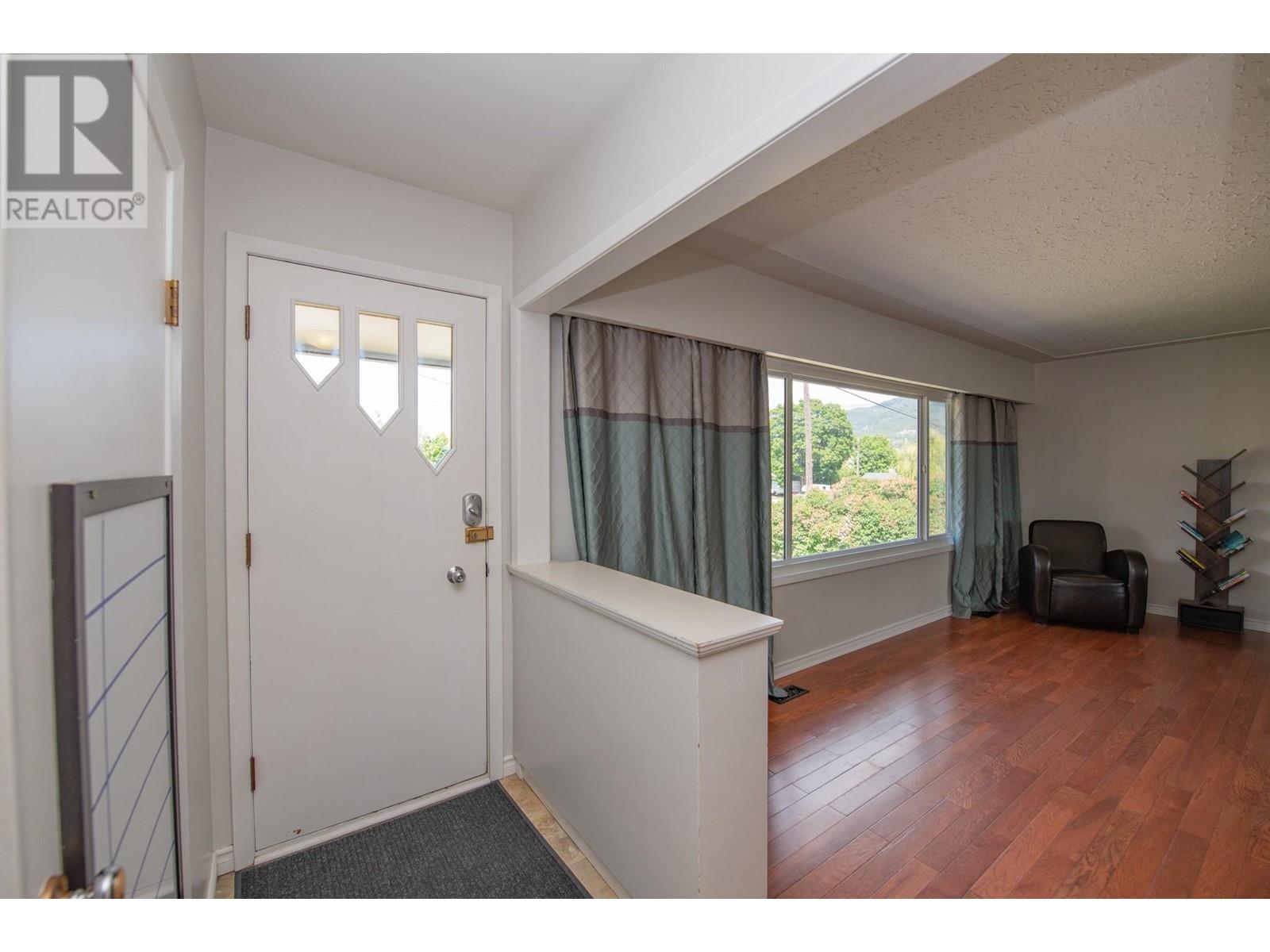 1704 25 Avenue, Vernon, British Columbia  V1T 1M7 - Photo 3 - 10349294