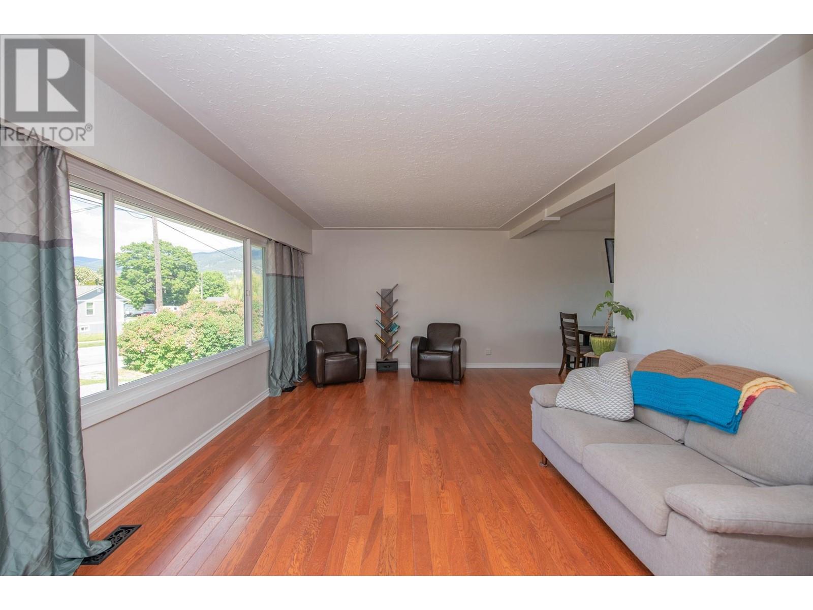 1704 25 Avenue, Vernon, British Columbia  V1T 1M7 - Photo 5 - 10349294