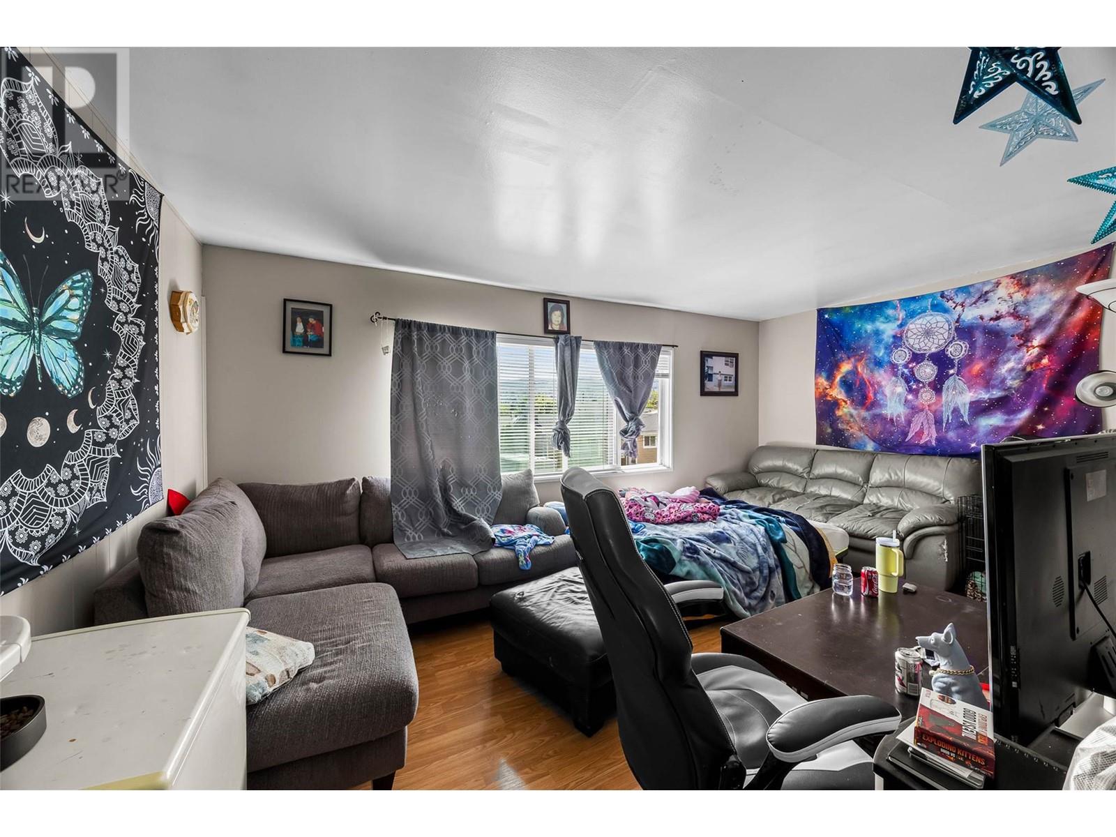 285/287 Holly Avenue, Kamloops, BC V2B1M2