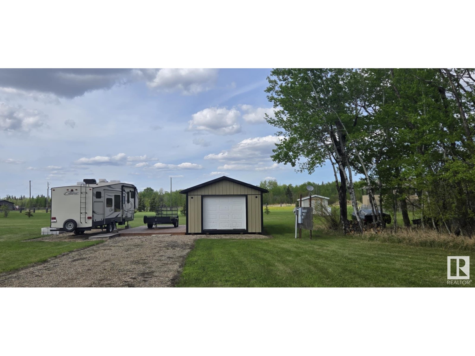 Property at 6 Lake Country Est. (16, 645048 RR 200) image 1