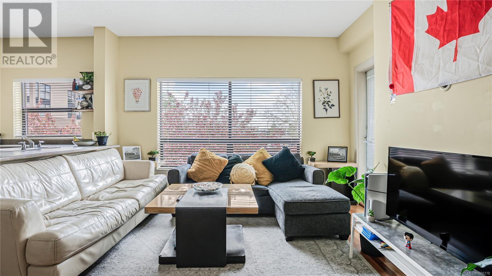 312 870 Short St, Saanich, British Columbia  V8X 2V5 - Photo 3 - 1000778