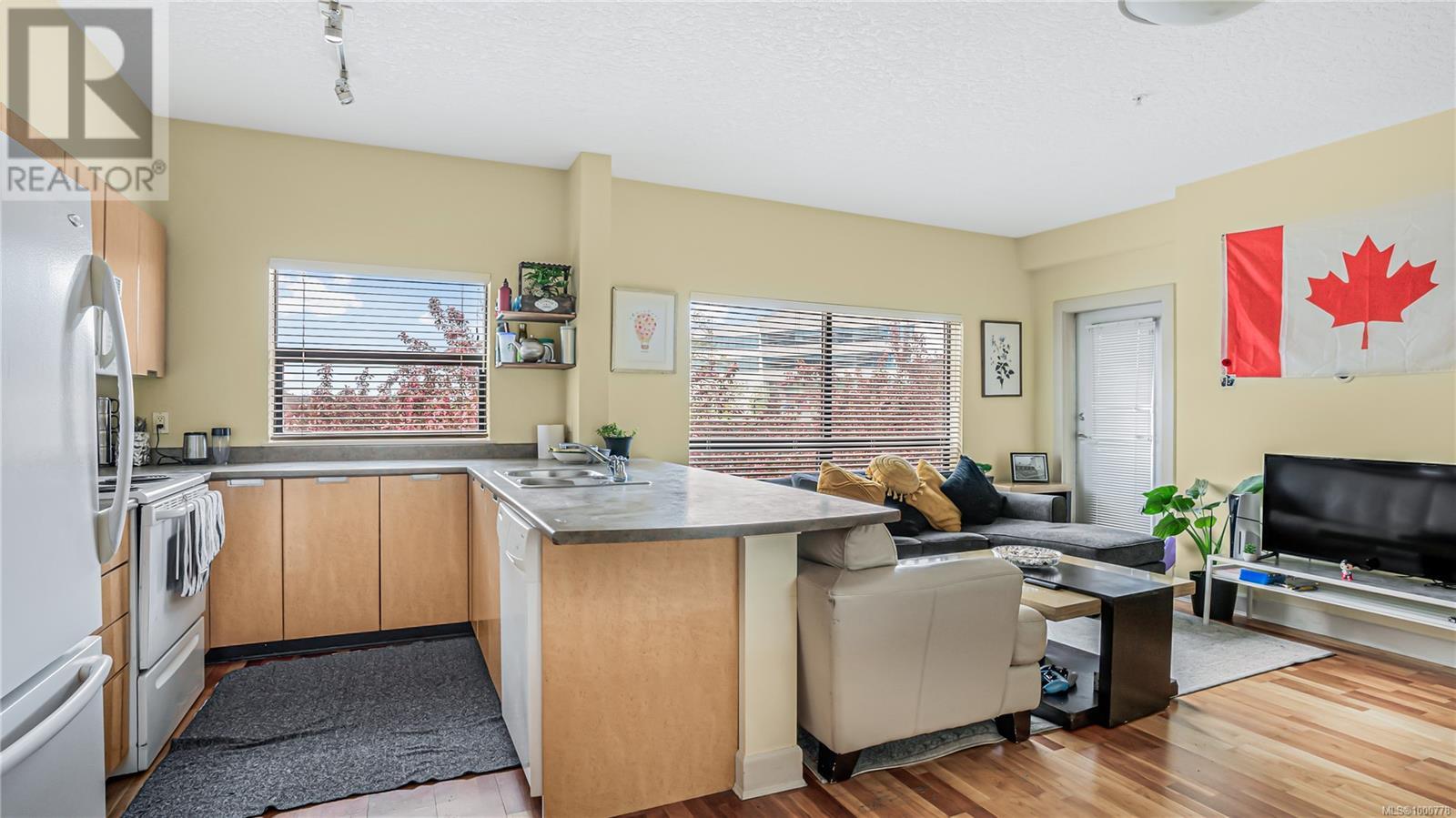 312 870 Short St, Saanich, British Columbia  V8X 2V5 - Photo 10 - 1000778