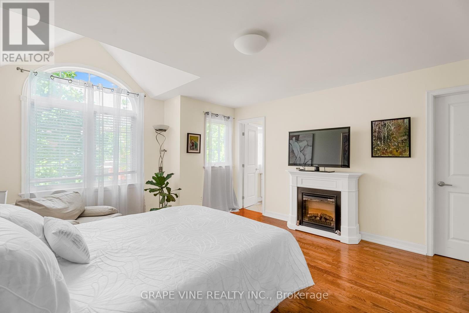 709 Melbourne Avenue, Ottawa, Ontario  K2A 1X4 - Photo 23 - X12173135