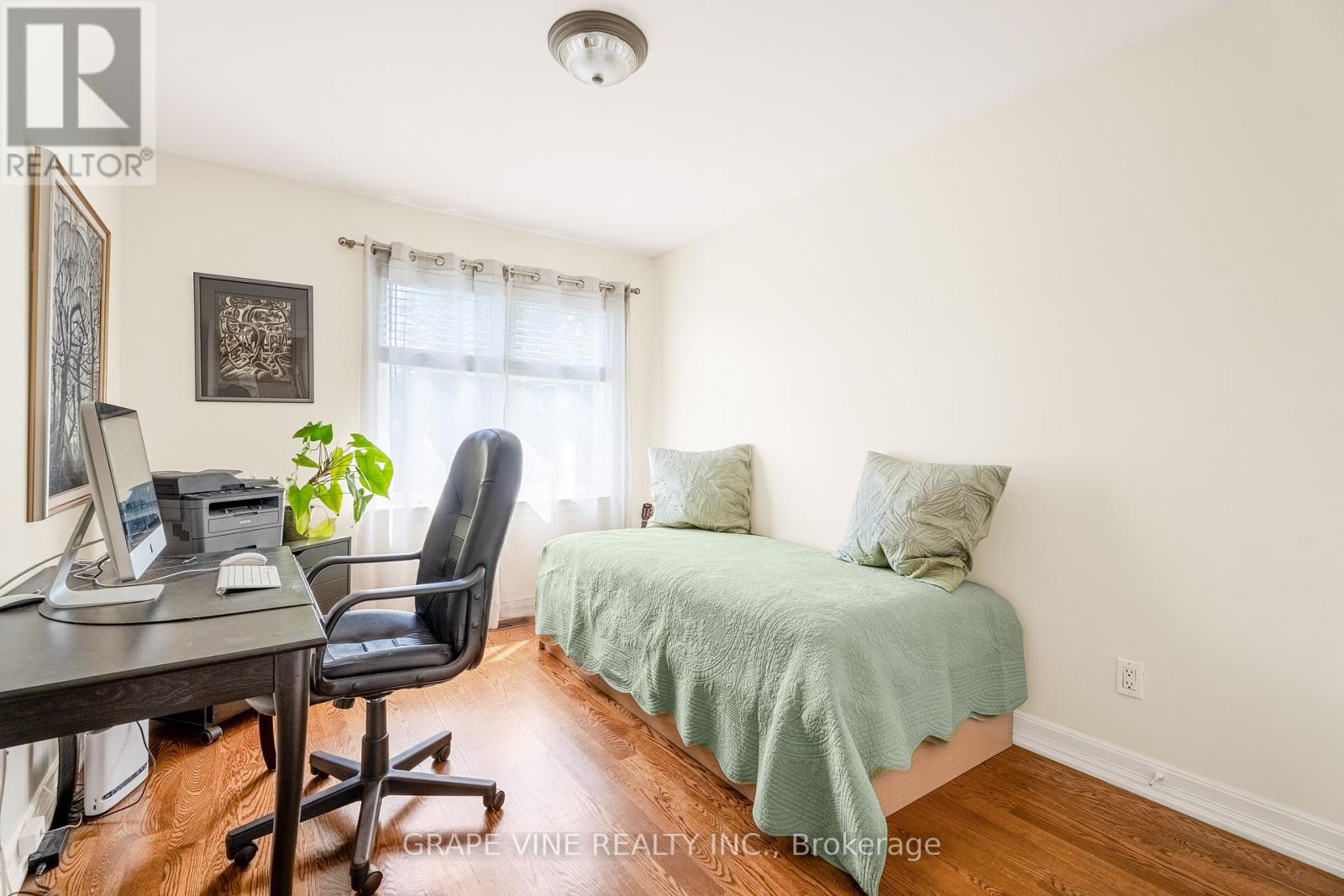 709 Melbourne Avenue, Ottawa, Ontario  K2A 1X4 - Photo 29 - X12173135