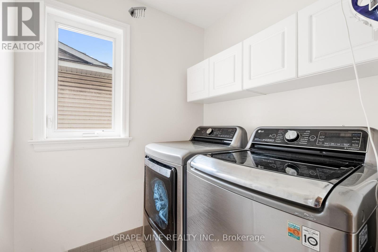 709 Melbourne Avenue, Ottawa, Ontario  K2A 1X4 - Photo 31 - X12173135