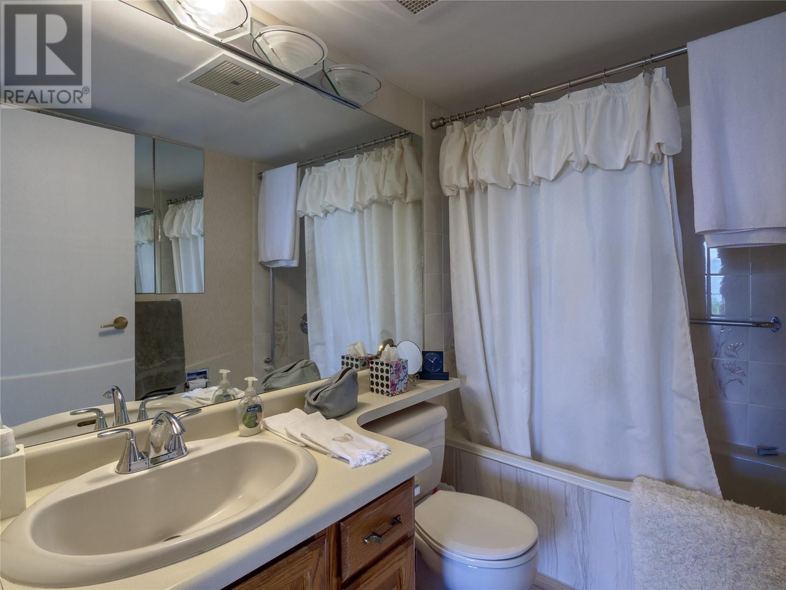 86 Lakeshore Drive E Unit# 402, Penticton, BC V2A1B5