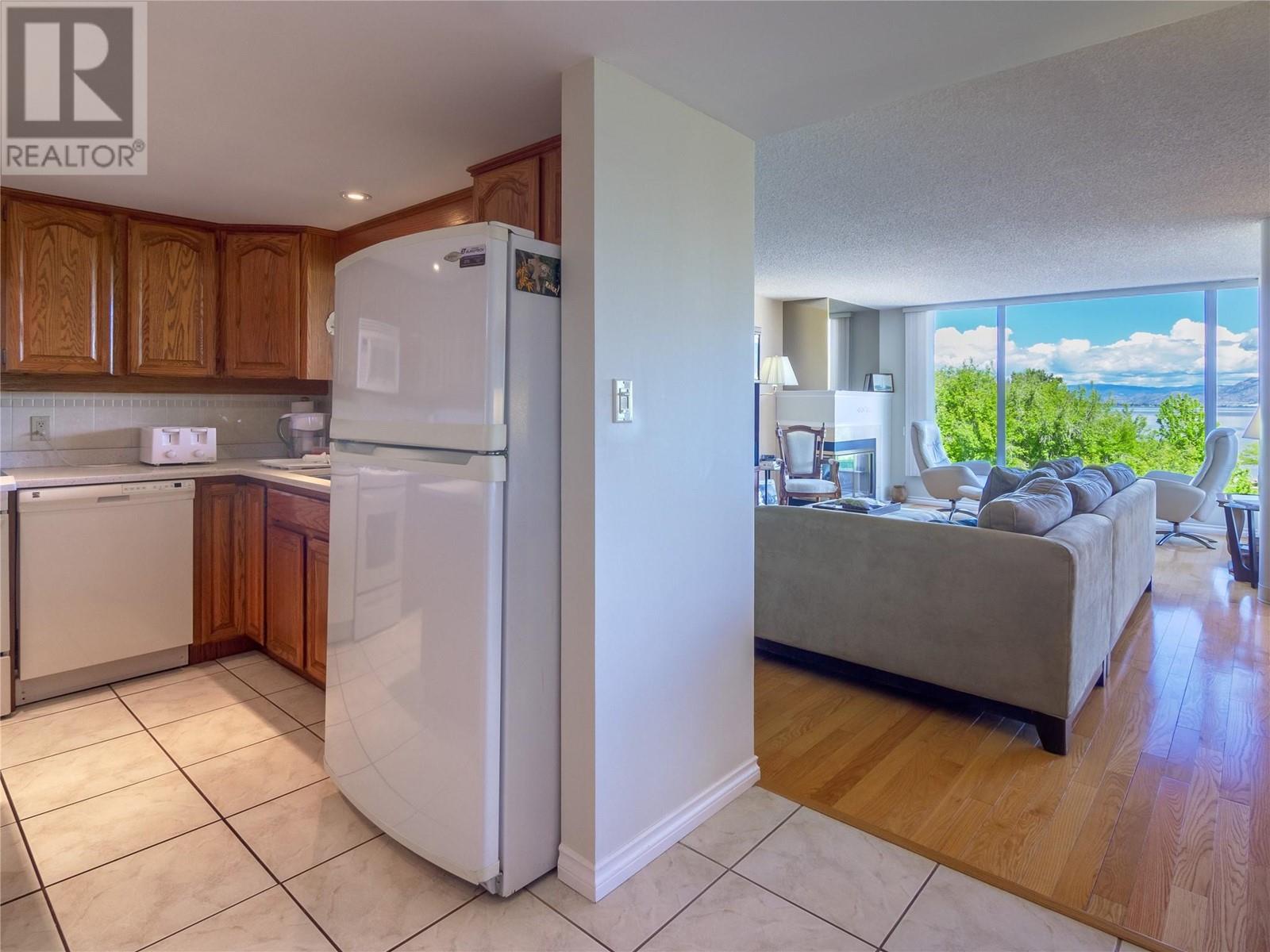 Property at 86 Lakeshore Drive E Unit# 402 image 4