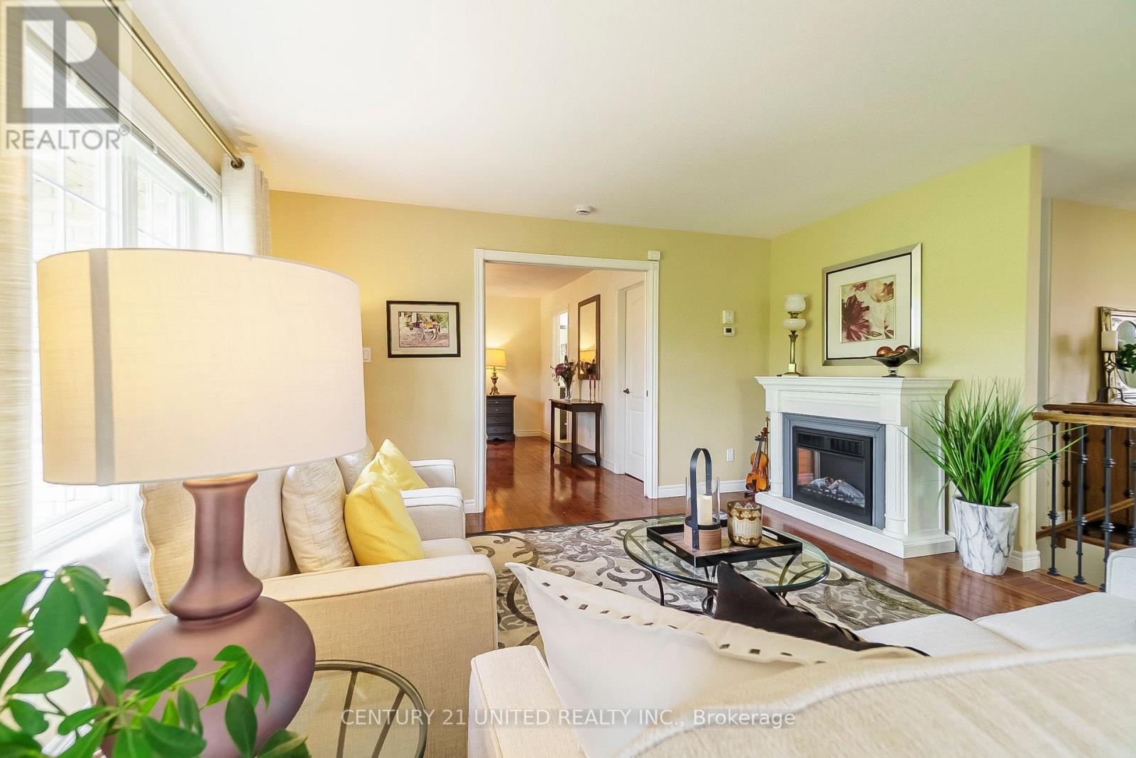 4 - 227 Carnegie Avenue, Peterborough North (University Heights), Ontario  K9L 0B3 - Photo 13 - X12136683