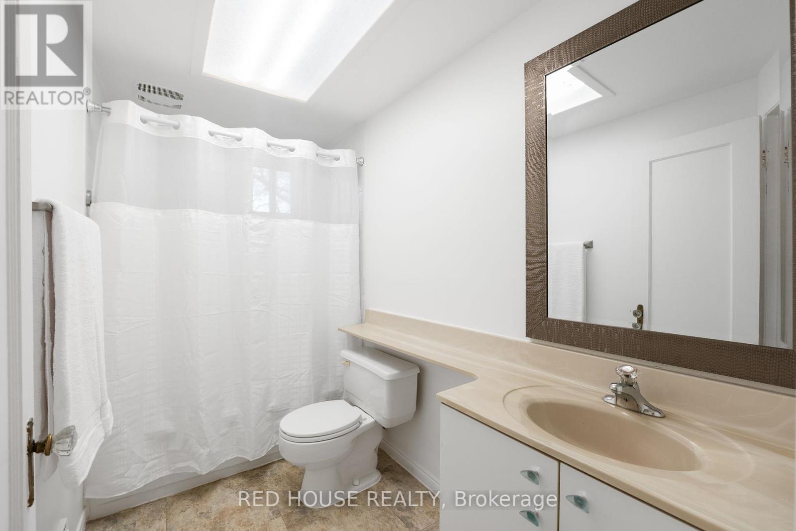 68 Nesbitt Drive, Toronto, Ontario  M4W 2G3 - Photo 11 - C12101904