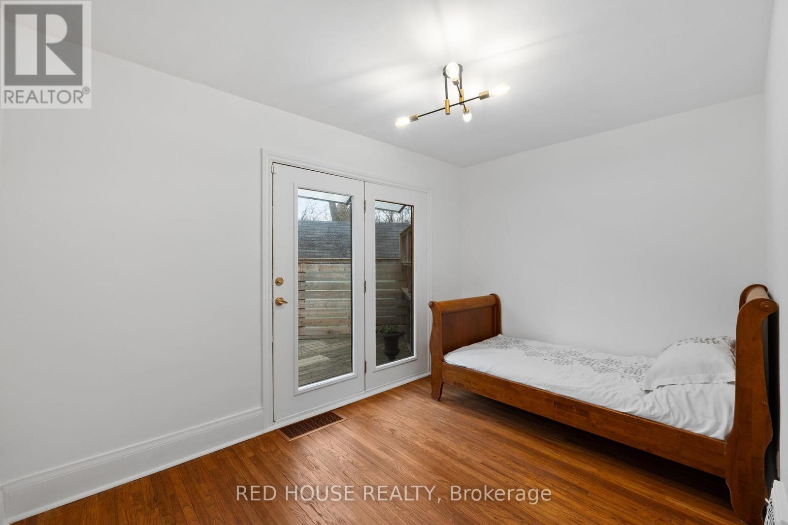 68 Nesbitt Drive, Toronto, Ontario  M4W 2G3 - Photo 12 - C12101904