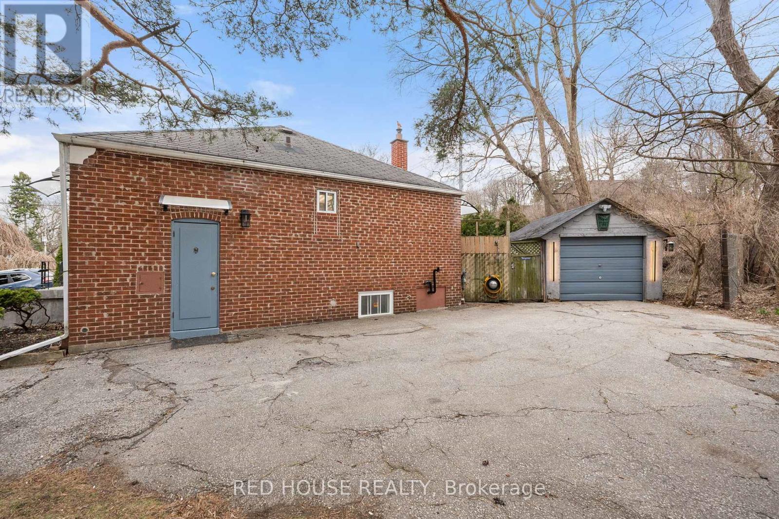 68 Nesbitt Drive, Toronto, Ontario  M4W 2G3 - Photo 3 - C12101904
