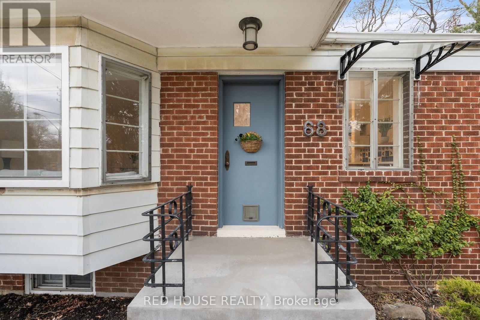 68 Nesbitt Drive, Toronto, Ontario  M4W 2G3 - Photo 4 - C12101904
