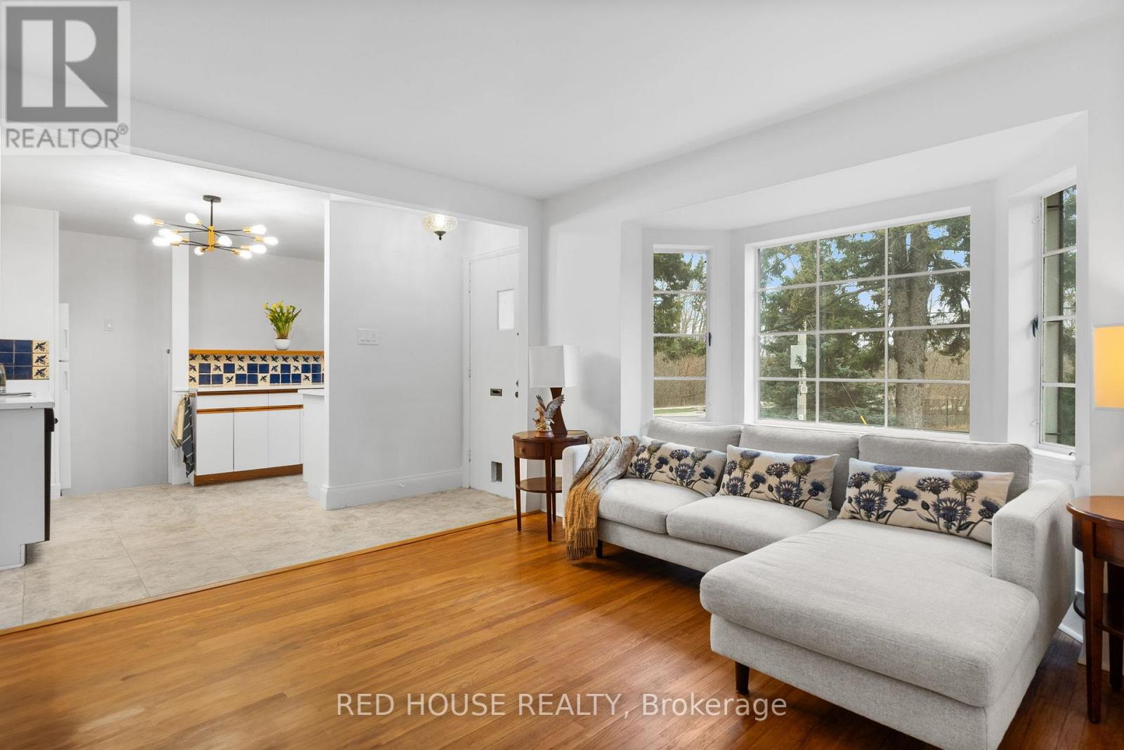 68 Nesbitt Drive, Toronto, Ontario  M4W 2G3 - Photo 6 - C12101904