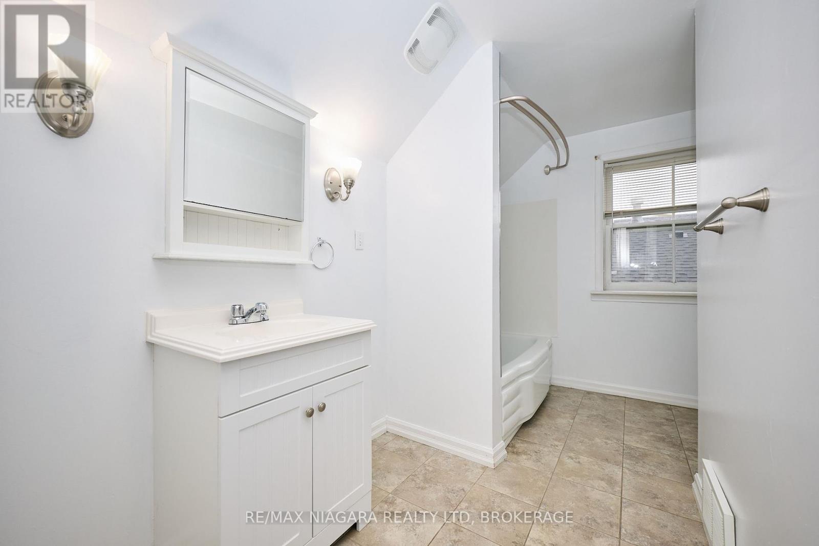 865 Crescent Road, Fort Erie, Ontario  L2A 4R5 - Photo 21 - X12168381