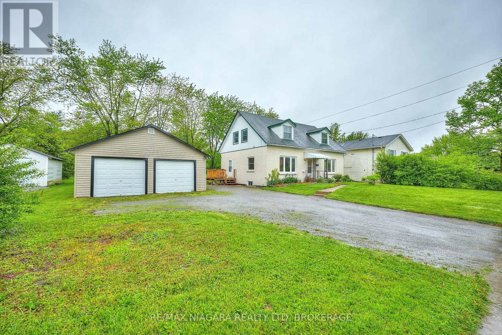 865 Crescent Road, Fort Erie, Ontario  L2A 4R5 - Photo 3 - X12168381