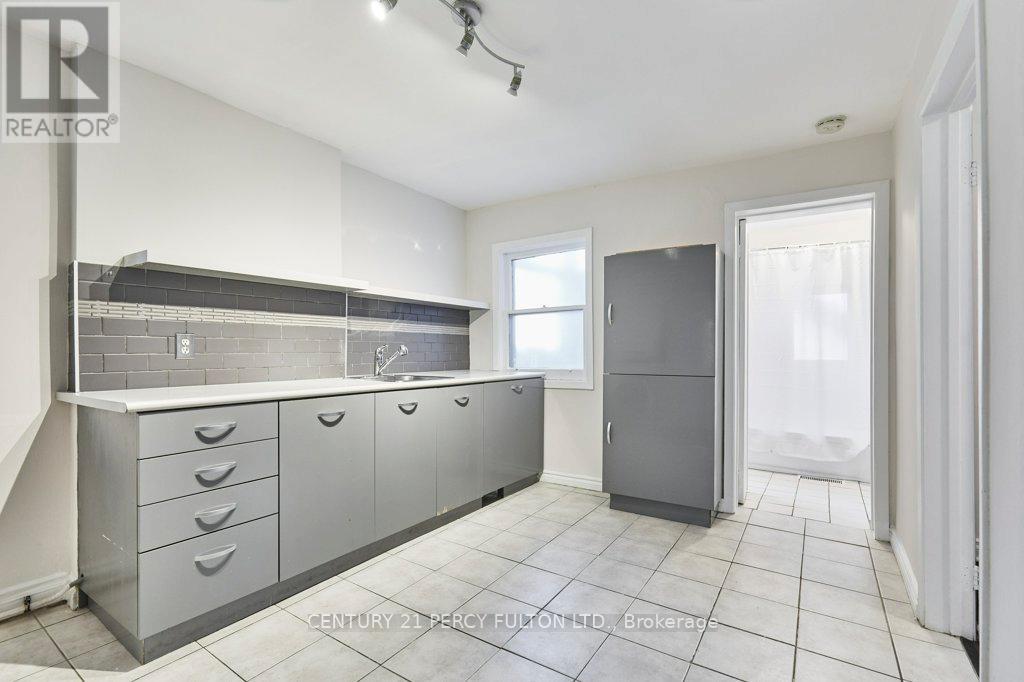 471 Shaw Street, Toronto, Ontario  M6G 3L4 - Photo 5 - C12173046