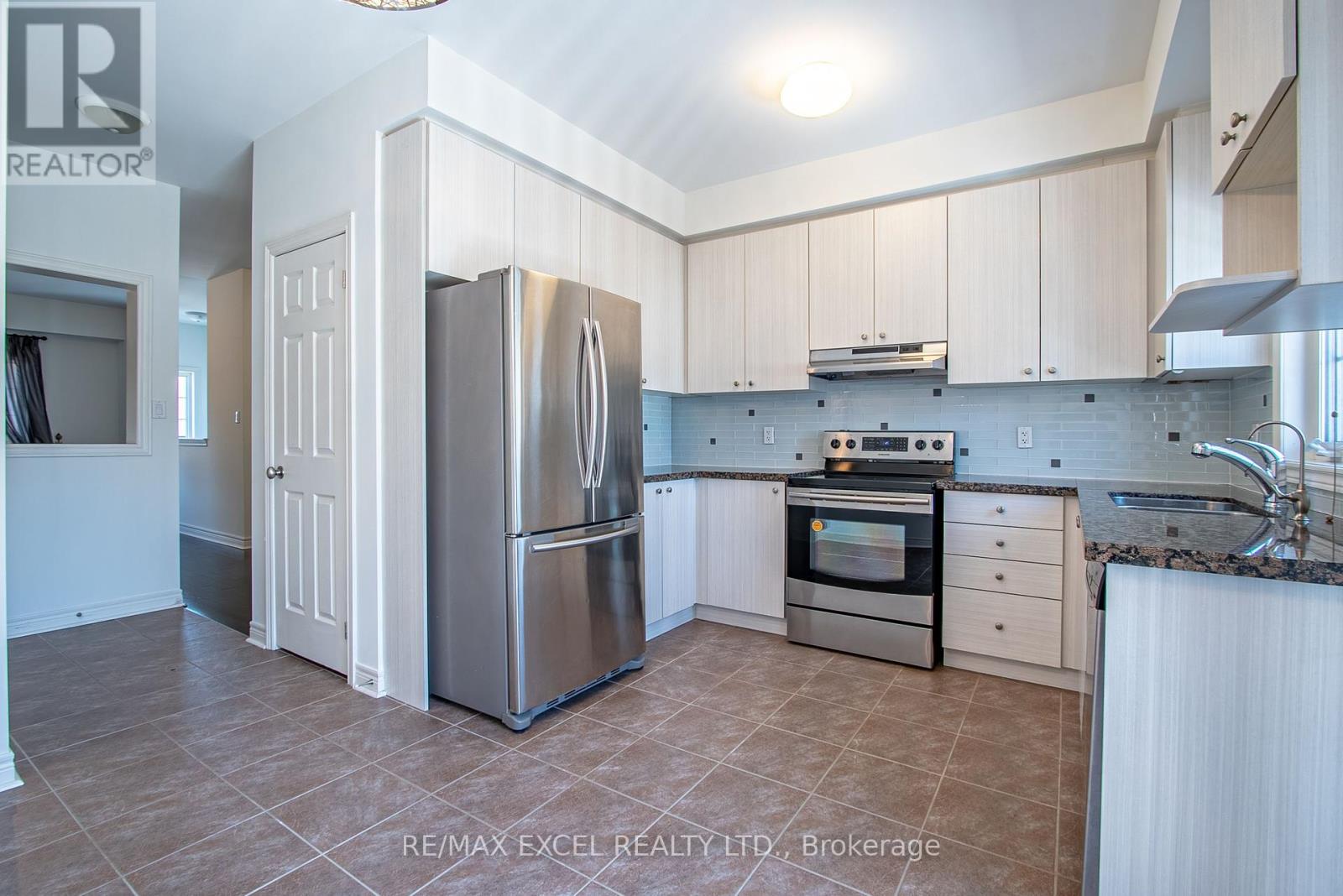 169n Finch Avenue E, Toronto, Ontario  M2N 4R8 - Photo 5 - C12173158