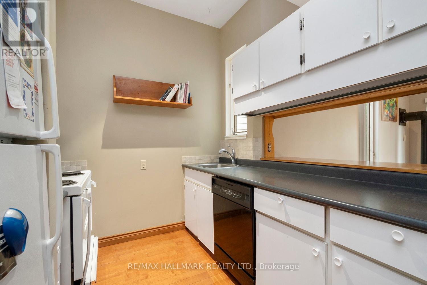 141 Marlborough Place, Toronto, Ontario  M5R 3J5 - Photo 4 - C12173193