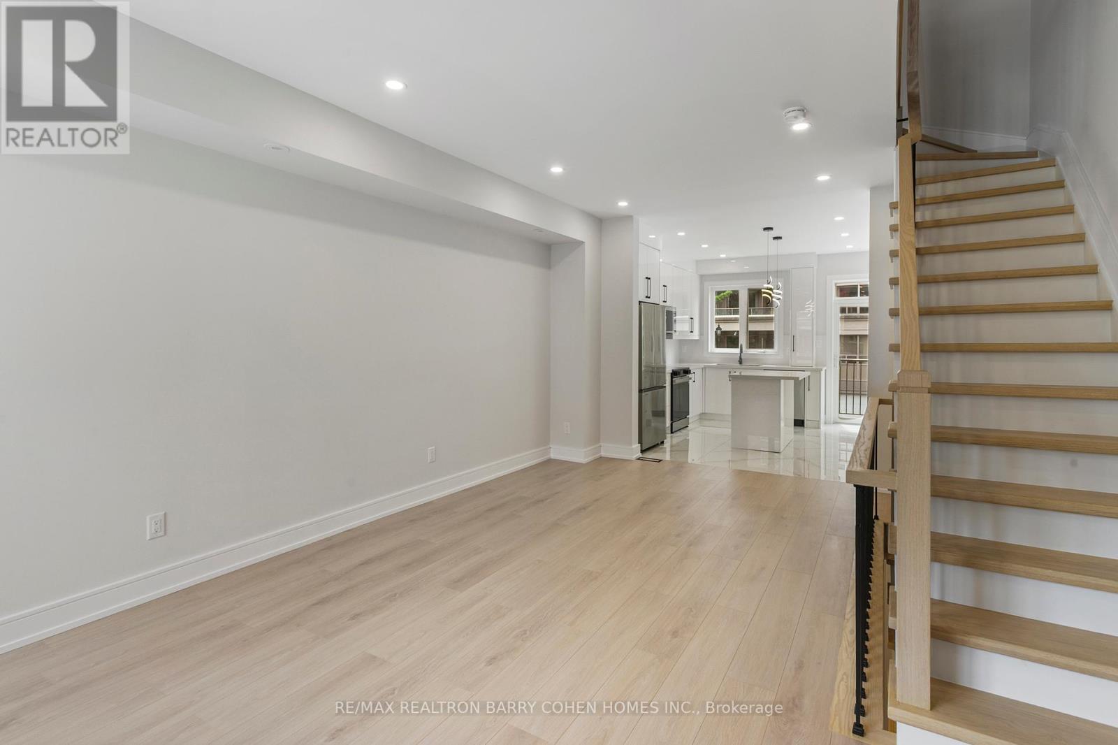 21 - 21 Galleria Parkway, Markham, Ontario  L3T 0A4 - Photo 5 - N12155011