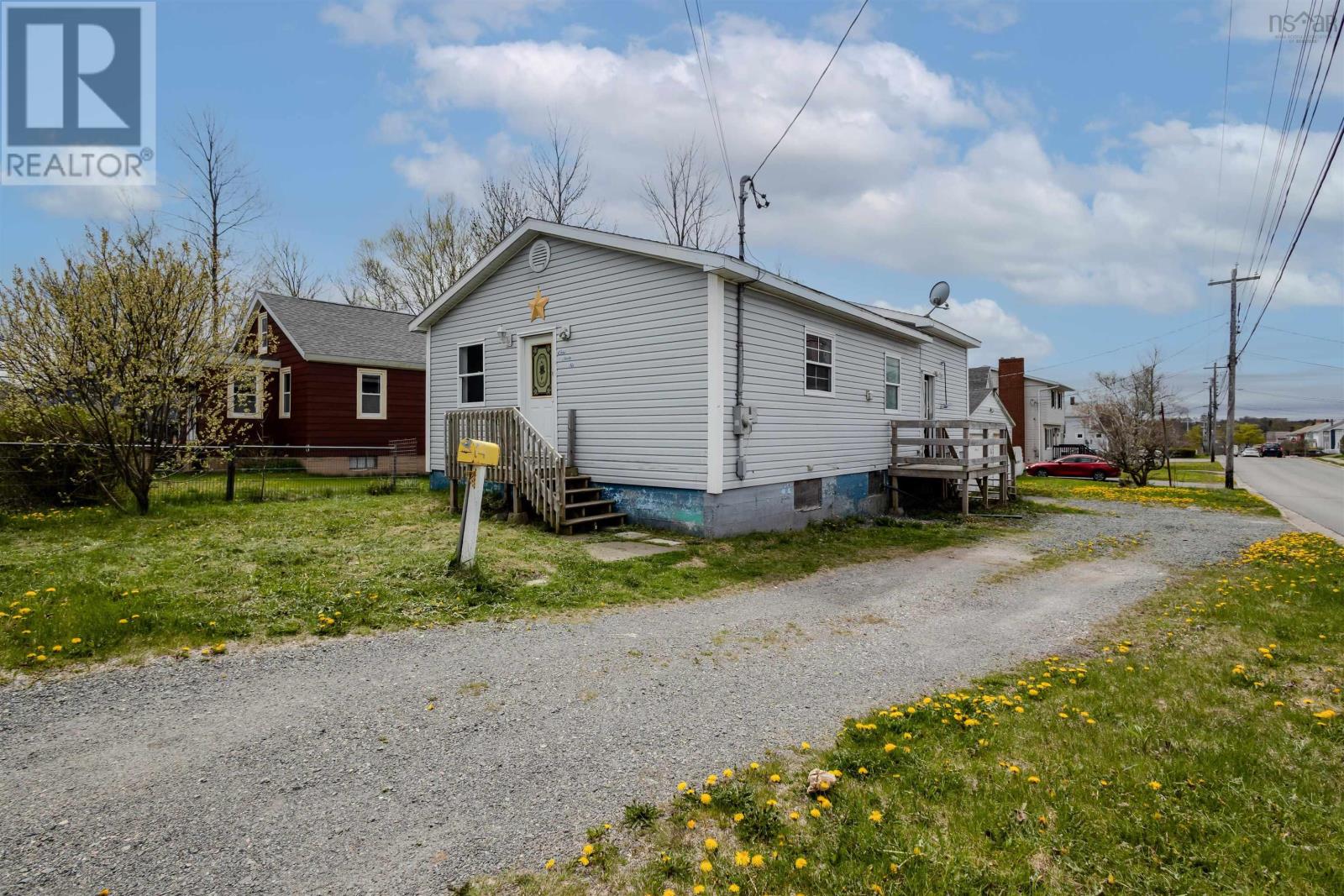 196 Ashby Road, Sydney, Nova Scotia  B1P 2S7 - Photo 2 - 202511583