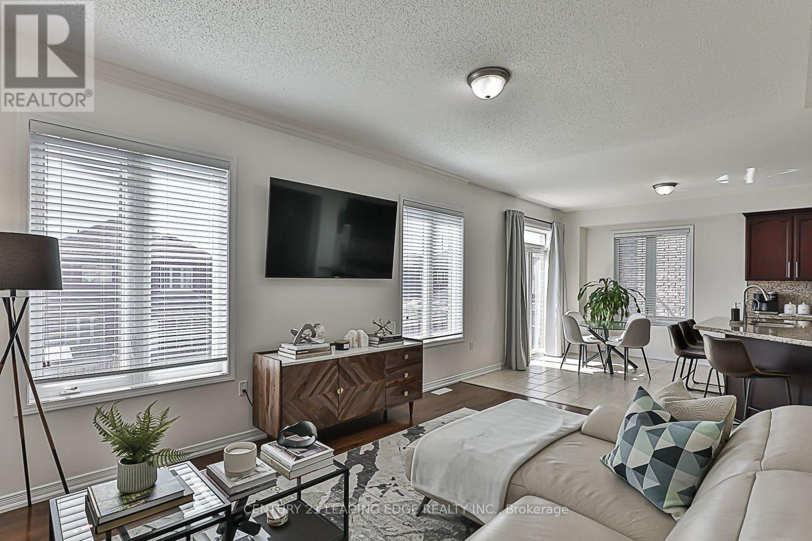 69 Hopkins Crescent, Bradford West Gwillimbury, Ontario  L3Z 0R7 - Photo 10 - N12172976