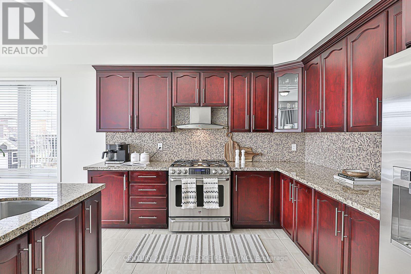 69 Hopkins Crescent, Bradford West Gwillimbury, Ontario  L3Z 0R7 - Photo 15 - N12172976