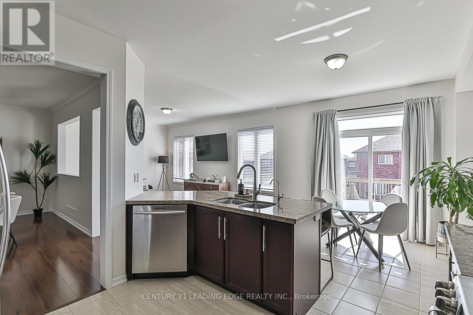 69 Hopkins Crescent, Bradford West Gwillimbury, Ontario  L3Z 0R7 - Photo 16 - N12172976