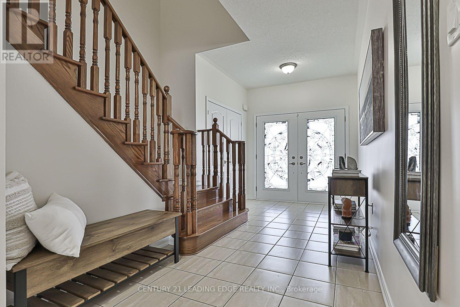 69 Hopkins Crescent, Bradford West Gwillimbury, Ontario  L3Z 0R7 - Photo 6 - N12172976