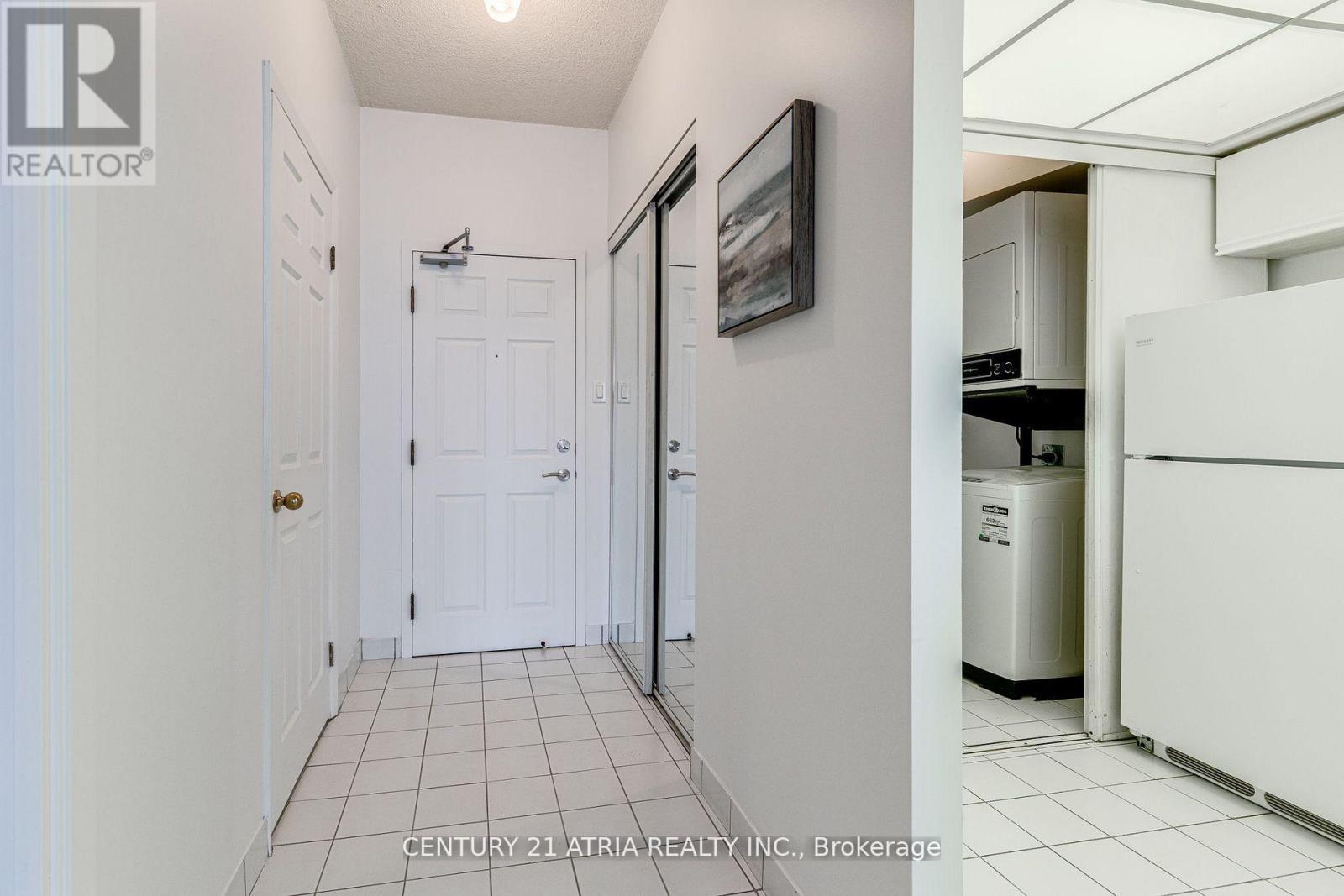 1011 - 309 Major Mackenzie Drive, Richmond Hill, Ontario  L4C 9V5 - Photo 4 - N12173092