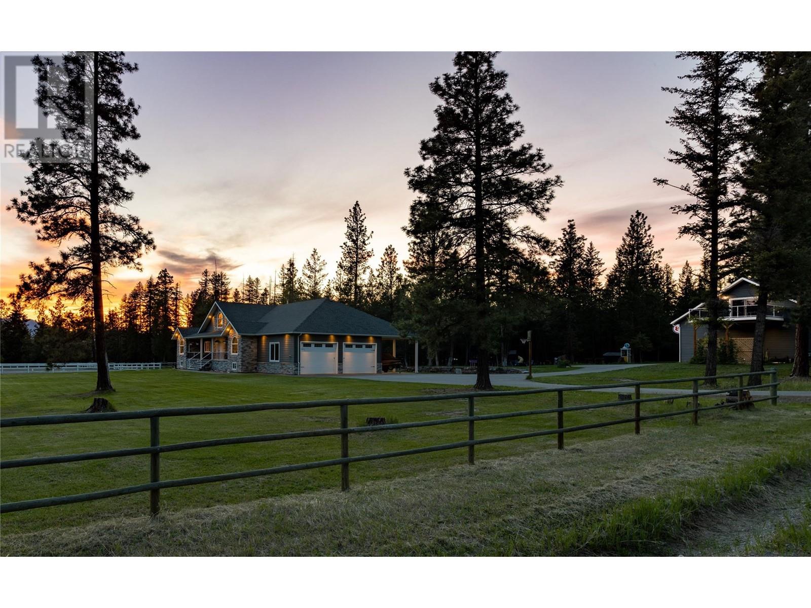 4520 13th Street S, Cranbrook, British Columbia  V1C 7A9 - Photo 3 - 10348897