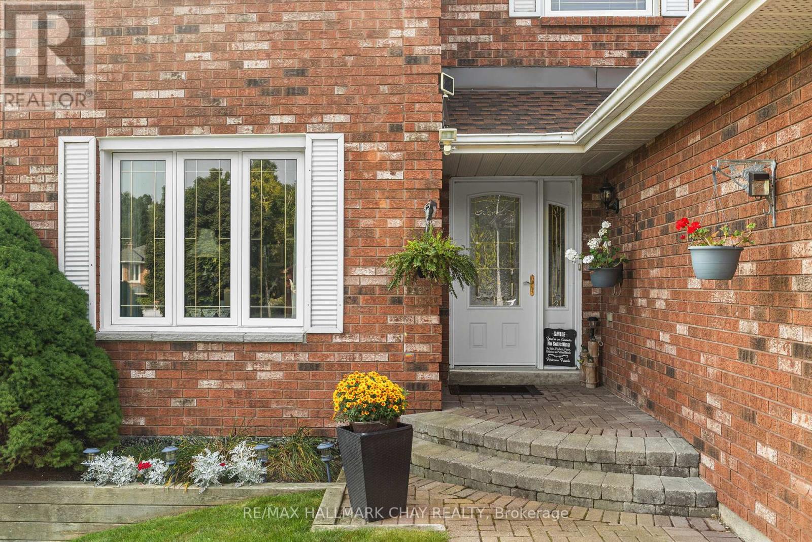 292 Leacock Drive, Barrie, Ontario  L4N 6K2 - Photo 3 - S12173009