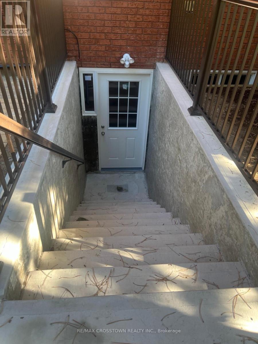 Lower - 15 Gaskin Court, Barrie, Ontario  L4N 6K2 - Photo 2 - S12173069