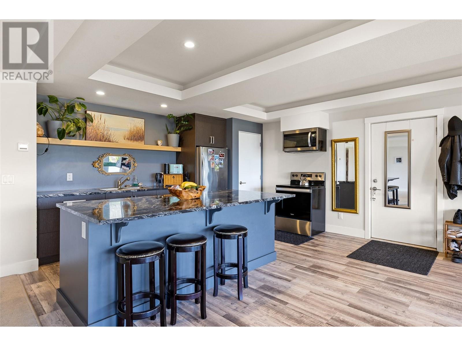 1455 Benzer Court, Kelowna, BC V1V2Y1