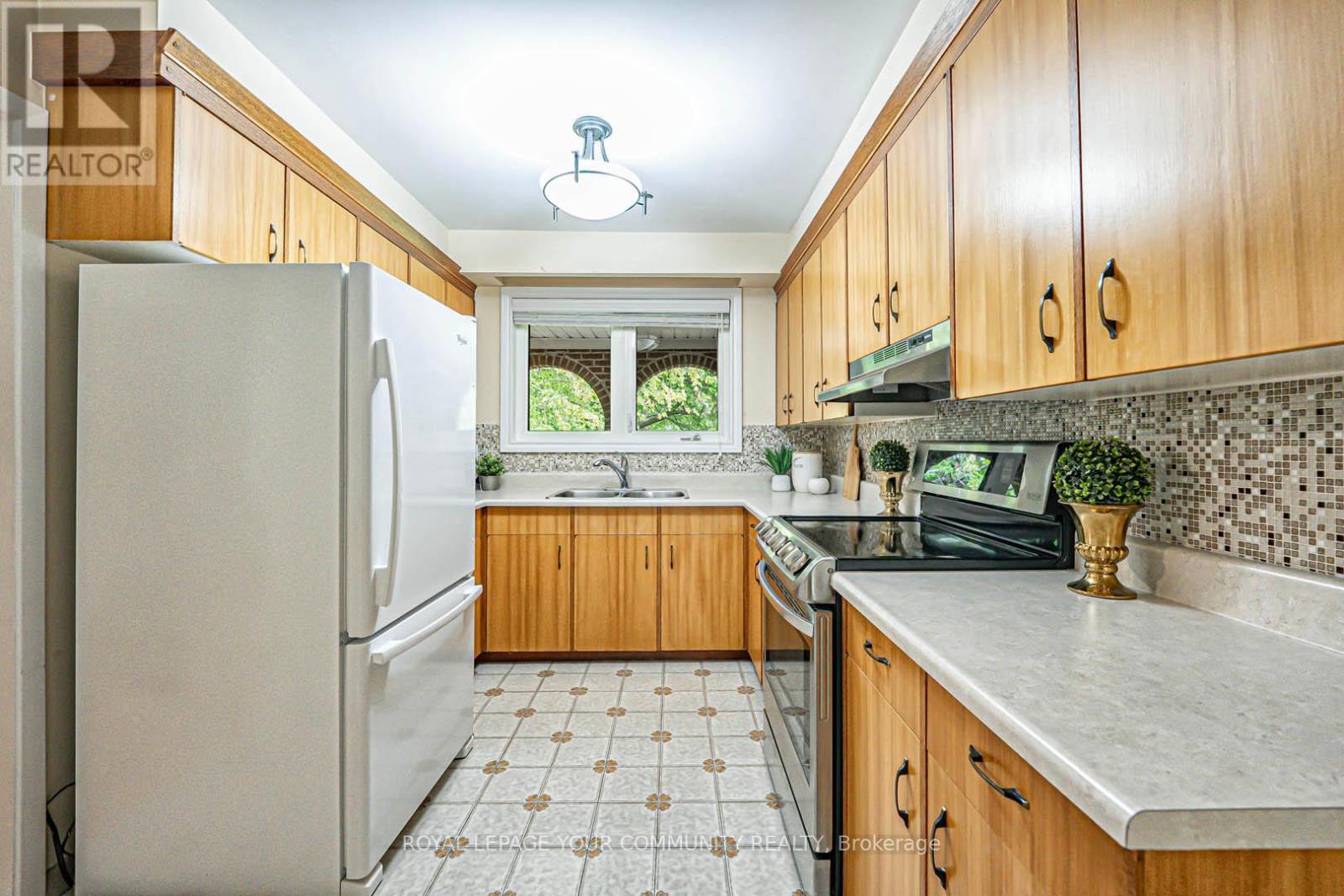 108 Rowntree Mill Road, Toronto, Ontario  M9L 1C6 - Photo 17 - W12172992