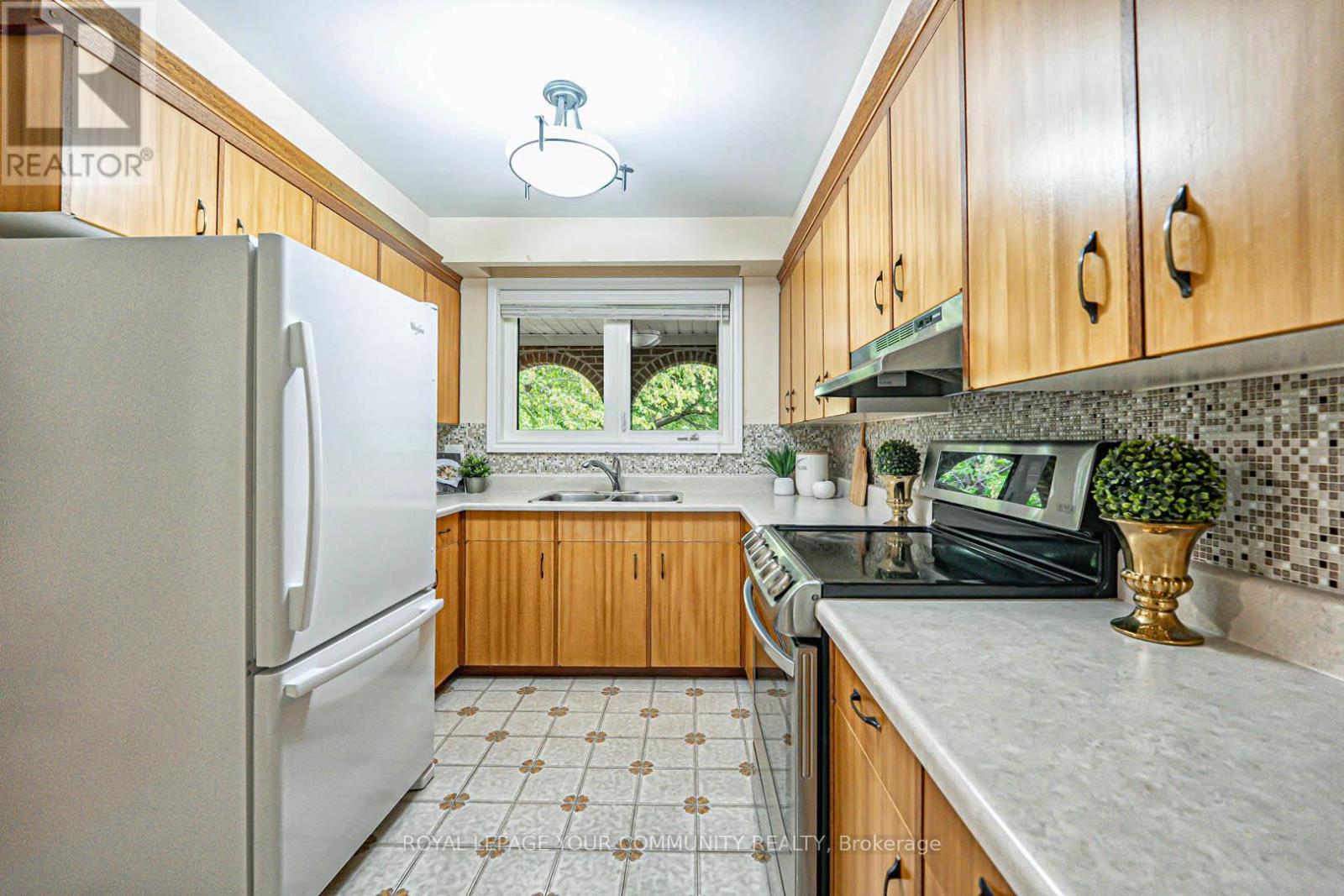 108 Rowntree Mill Road, Toronto, Ontario  M9L 1C6 - Photo 18 - W12172992