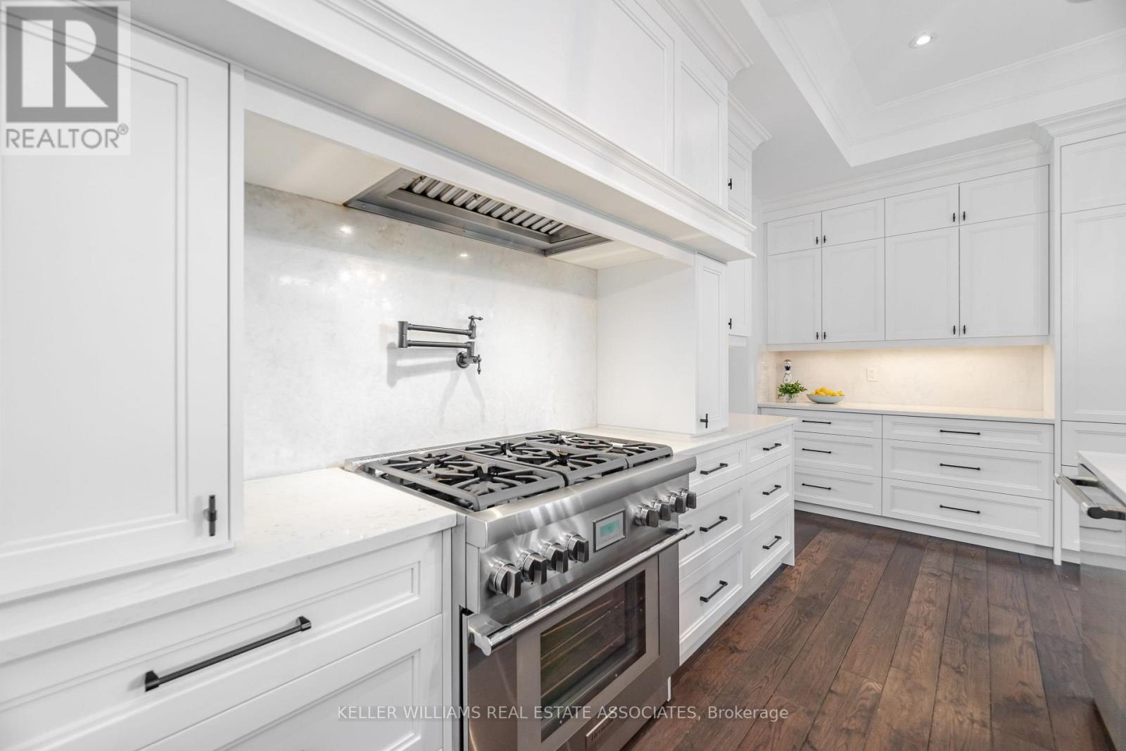 157 Dianne Avenue, Oakville, Ontario  L6J 4G8 - Photo 10 - W12173007