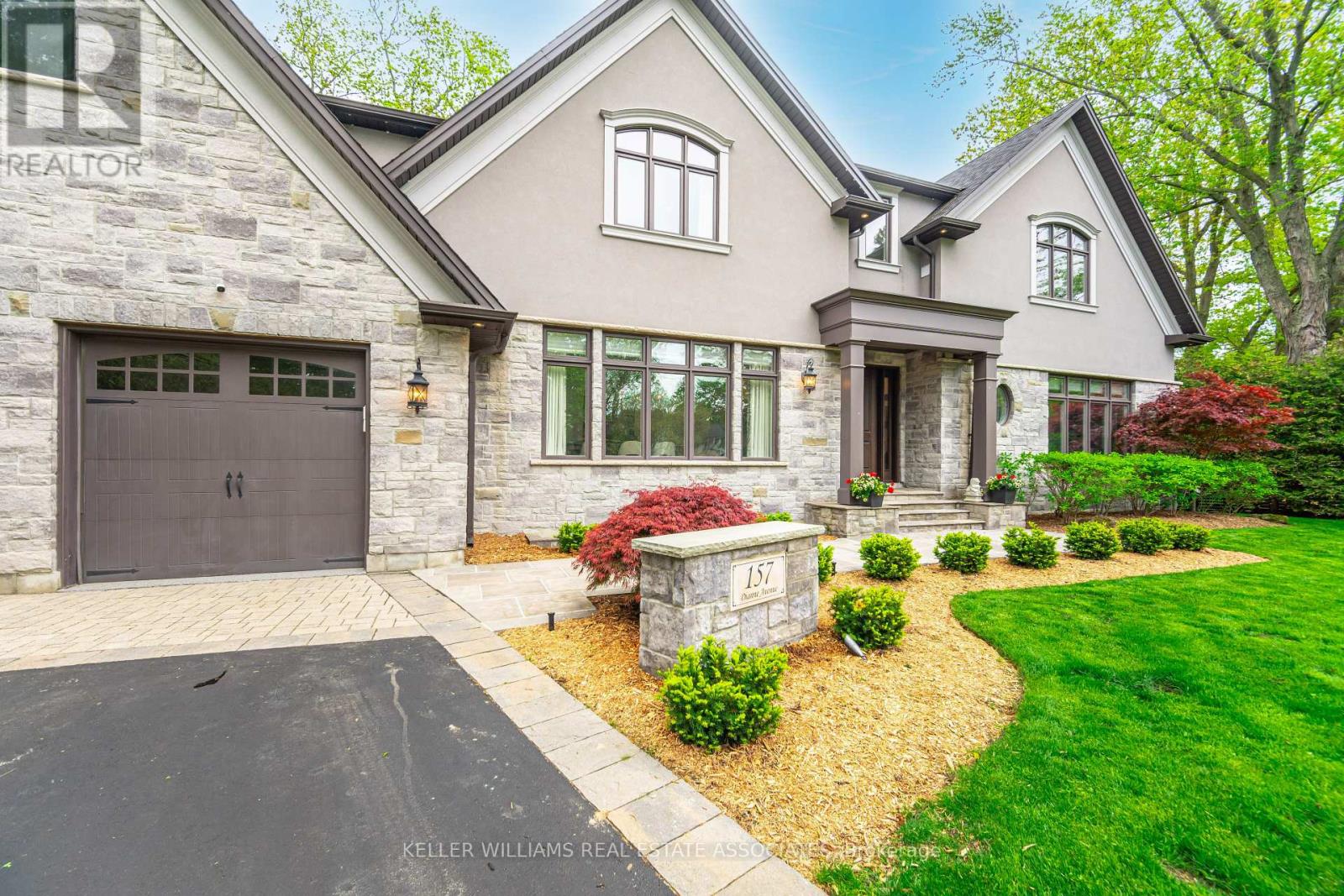 157 Dianne Avenue, Oakville (Mo Morrison), Ontario  L6J 4G8 - Photo 2 - W12173007