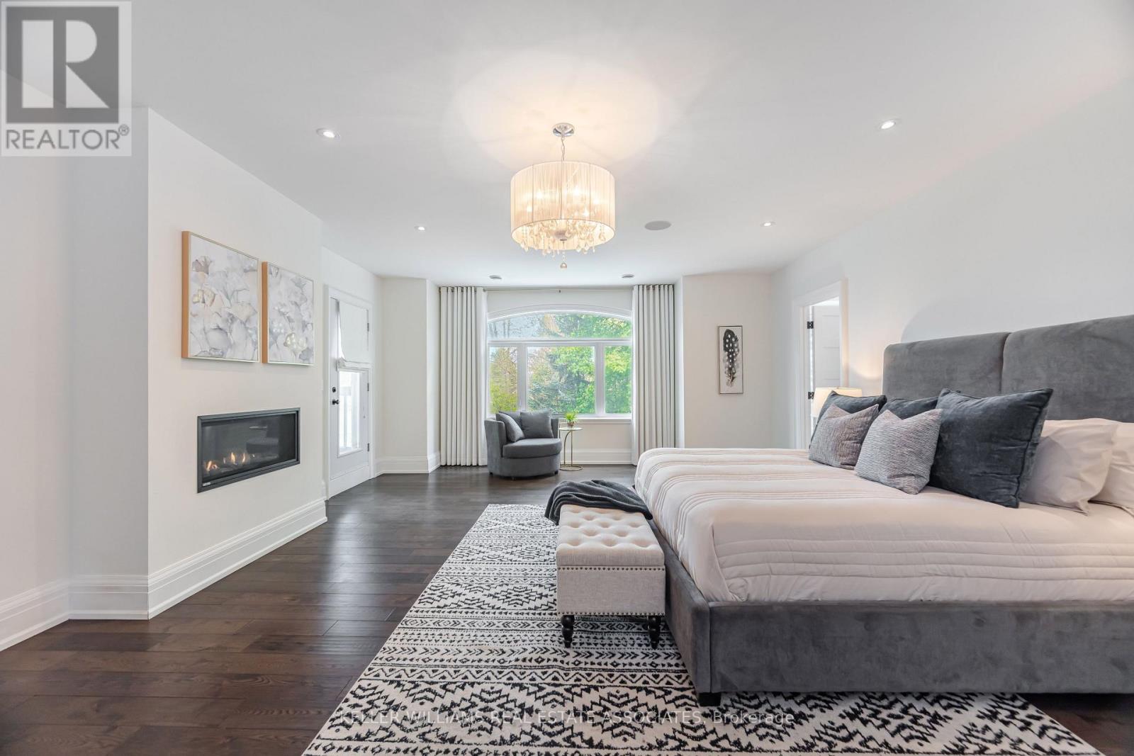 157 Dianne Avenue, Oakville (Mo Morrison), Ontario  L6J 4G8 - Photo 23 - W12173007