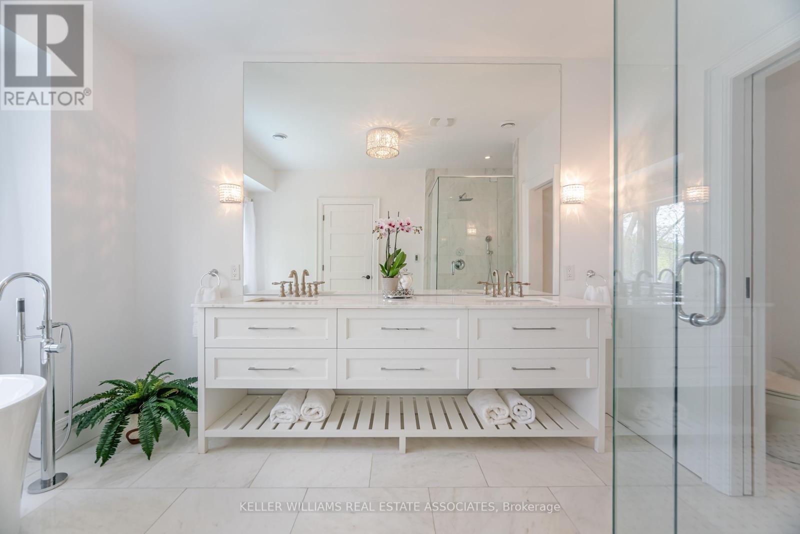 157 Dianne Avenue, Oakville (Mo Morrison), Ontario  L6J 4G8 - Photo 25 - W12173007