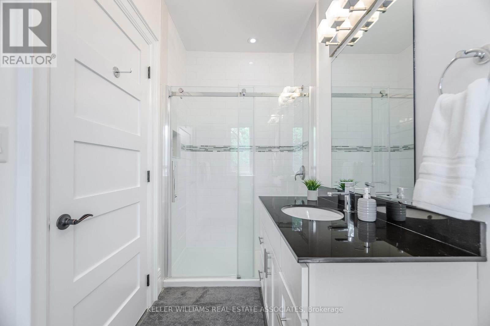 157 Dianne Avenue, Oakville (Mo Morrison), Ontario  L6J 4G8 - Photo 32 - W12173007